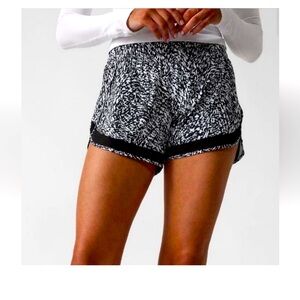 NWT Athleta Printed Mesh Racer Short Black/White 3X